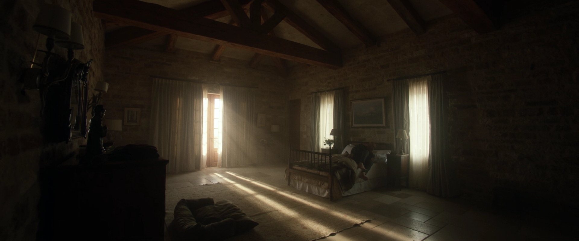 extant_StarTrek_PIC_1x01-Remembrance_0385.jpg