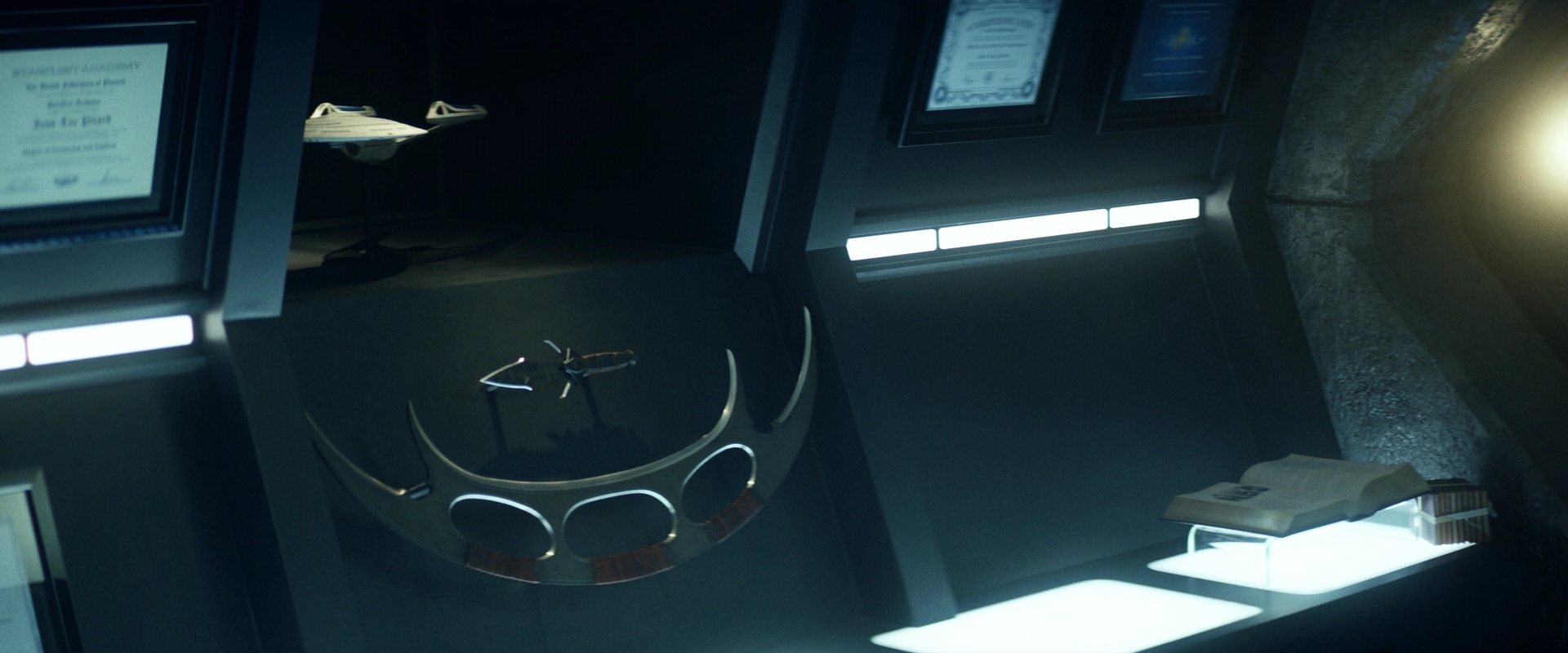 extant_StarTrek_PIC_1x01-Remembrance_2744.jpg