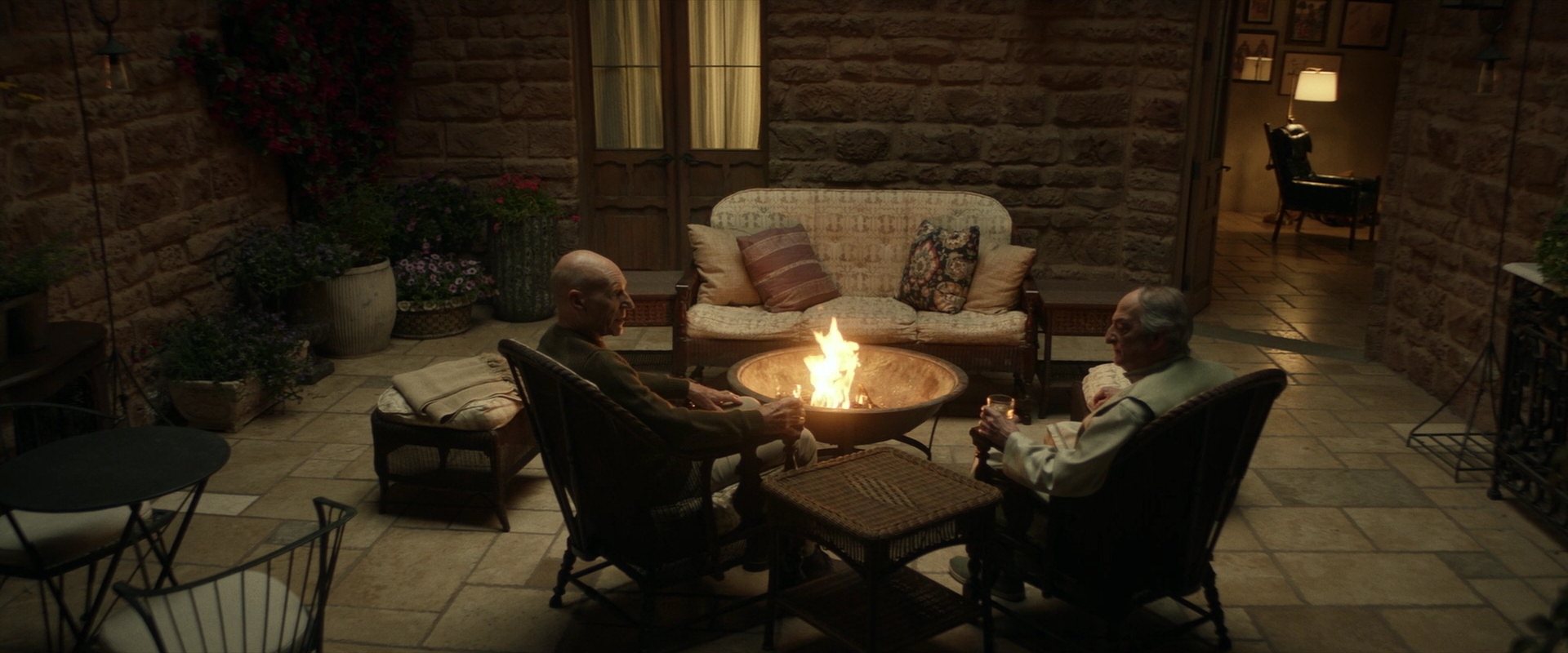 extant_StarTrek_PIC_1x02-MapsAndLegends_2050.jpg