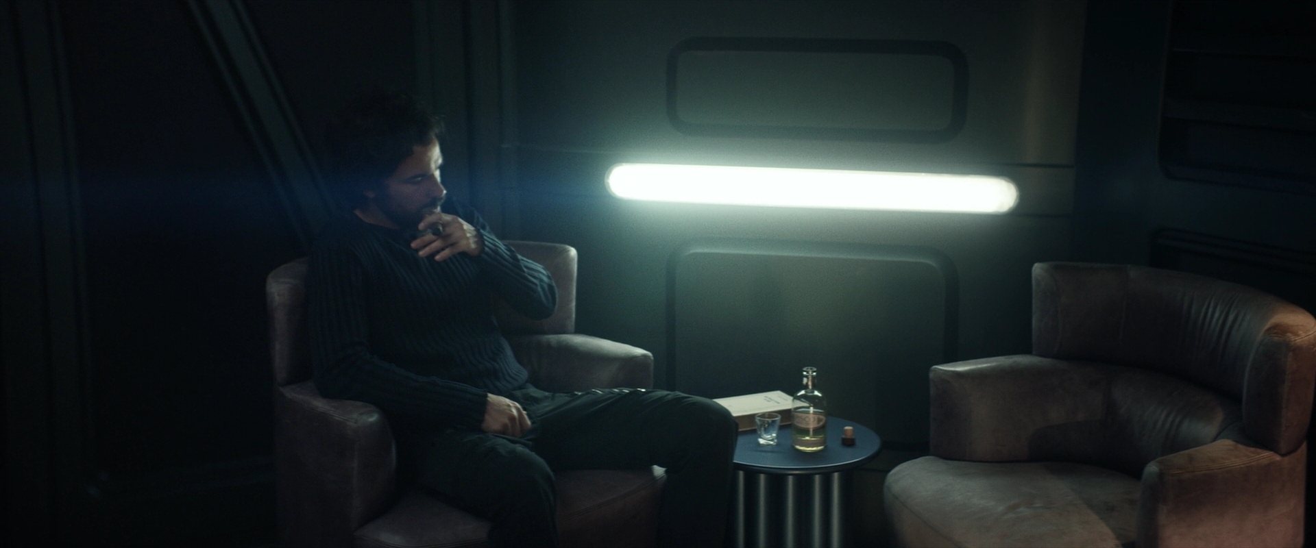 extant_StarTrek_PIC_1x03-TheEndIsTheBeginning_2717.jpg