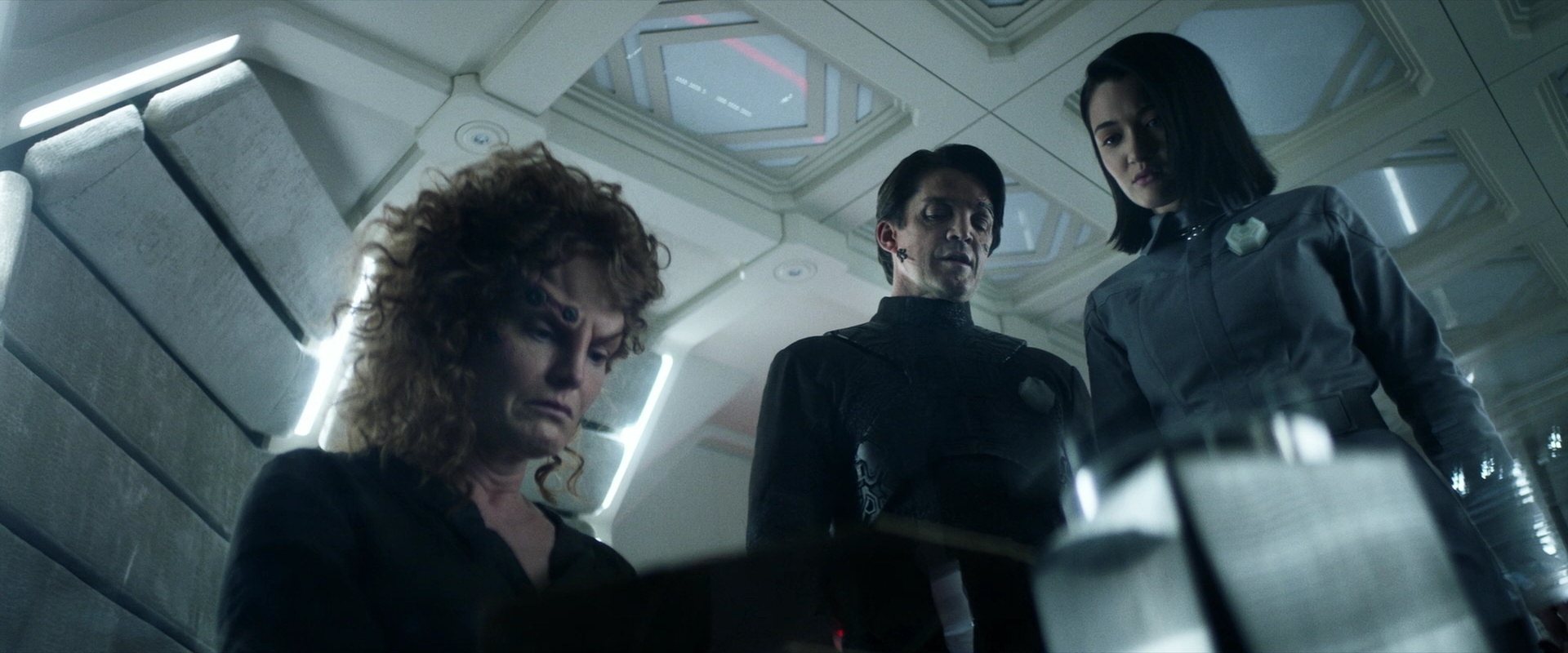 extant_StarTrek_PIC_1x03-TheEndIsTheBeginning_2910.jpg