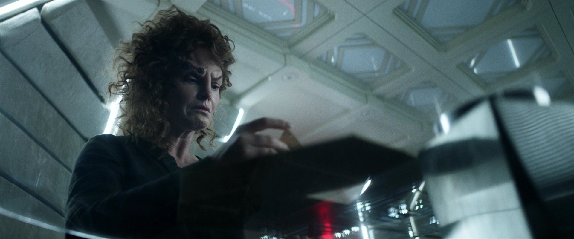 extant_StarTrek_PIC_1x03-TheEndIsTheBeginning_3394.jpg