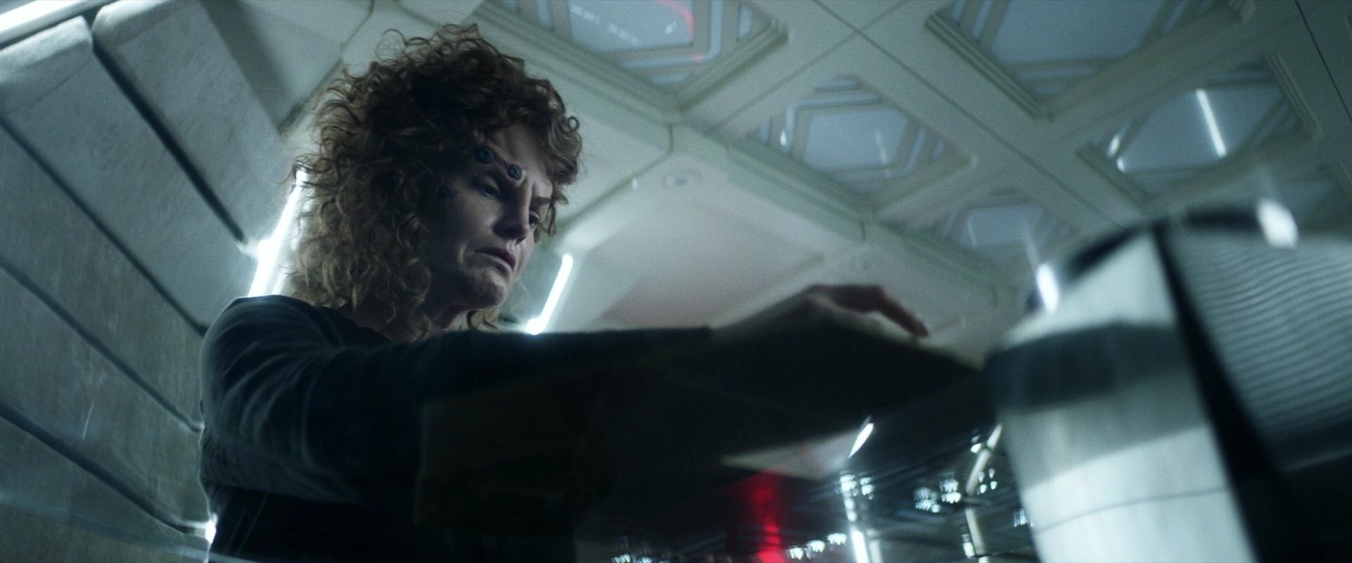extant_StarTrek_PIC_1x03-TheEndIsTheBeginning_3395.jpg