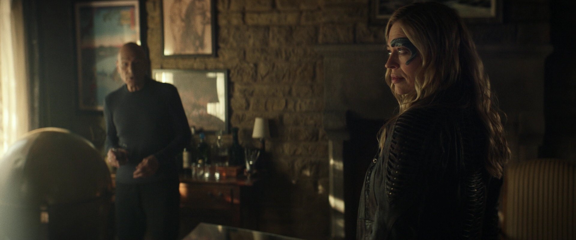 extant_StarTrek_PIC_1x05-StardustCityRag_0959.jpg