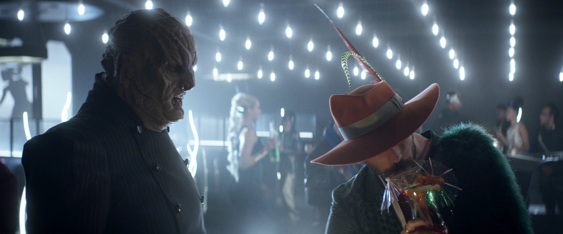 extant_StarTrek_PIC_1x05-StardustCityRag_2226.jpg