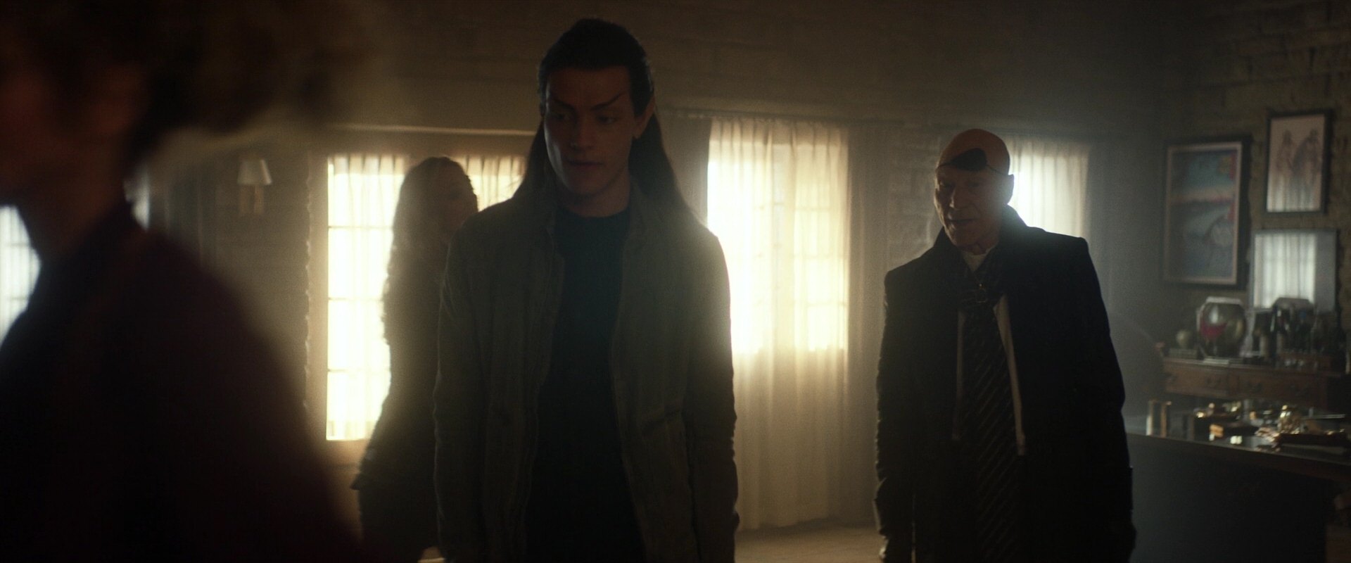 extant_StarTrek_PIC_1x05-StardustCityRag_2446.jpg