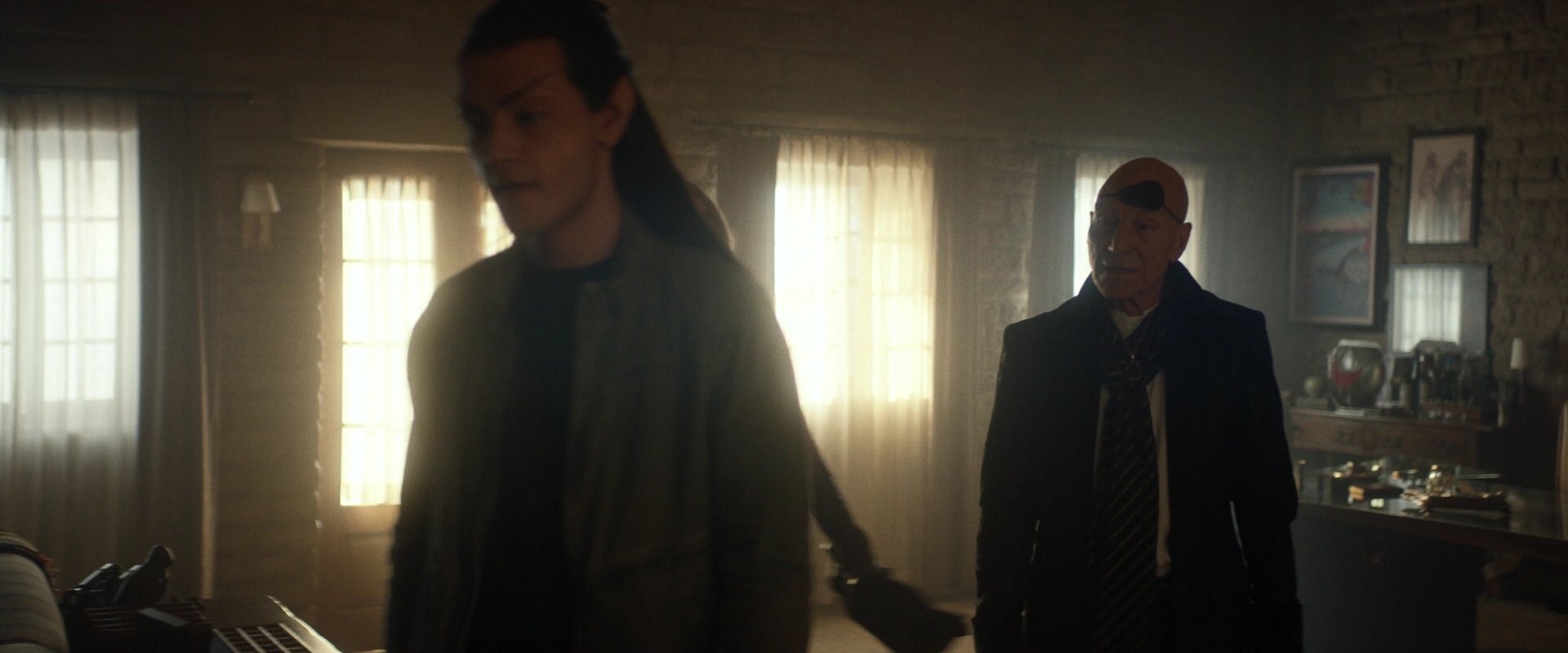 extant_StarTrek_PIC_1x05-StardustCityRag_2448.jpg