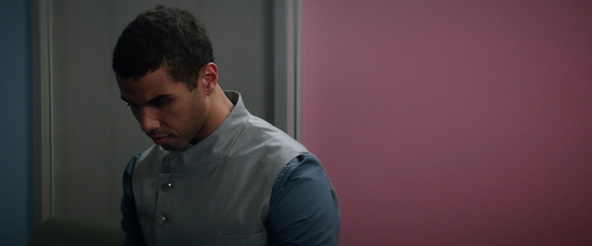 extant_StarTrek_PIC_1x05-StardustCityRag_2743.jpg