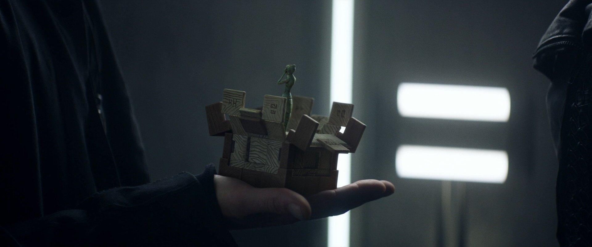 extant_StarTrek_PIC_1x06-TheImpossibleBox_01874.jpg