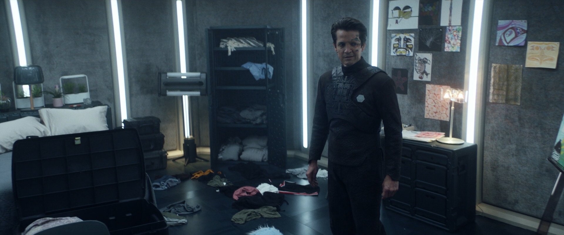 extant_StarTrek_PIC_1x06-TheImpossibleBox_04924.jpg