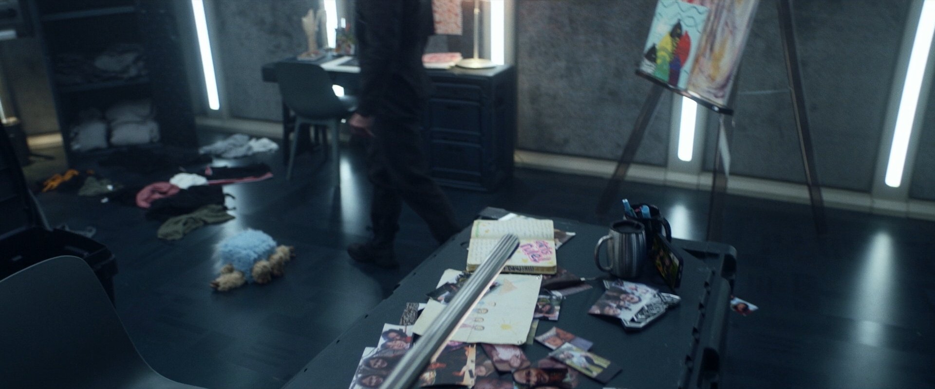extant_StarTrek_PIC_1x06-TheImpossibleBox_04928.jpg
