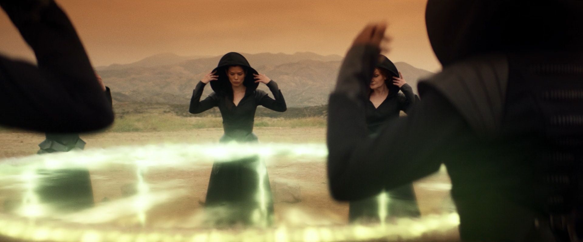 extant_StarTrek_PIC_1x08-BrokenPieces_00370.jpg