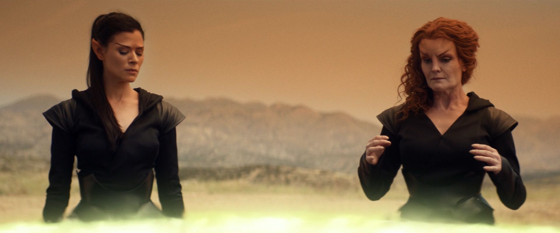 extant_StarTrek_PIC_1x08-BrokenPieces_00386.jpg