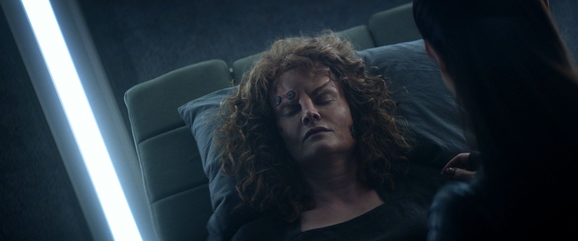 extant_StarTrek_PIC_1x08-BrokenPieces_00595.jpg
