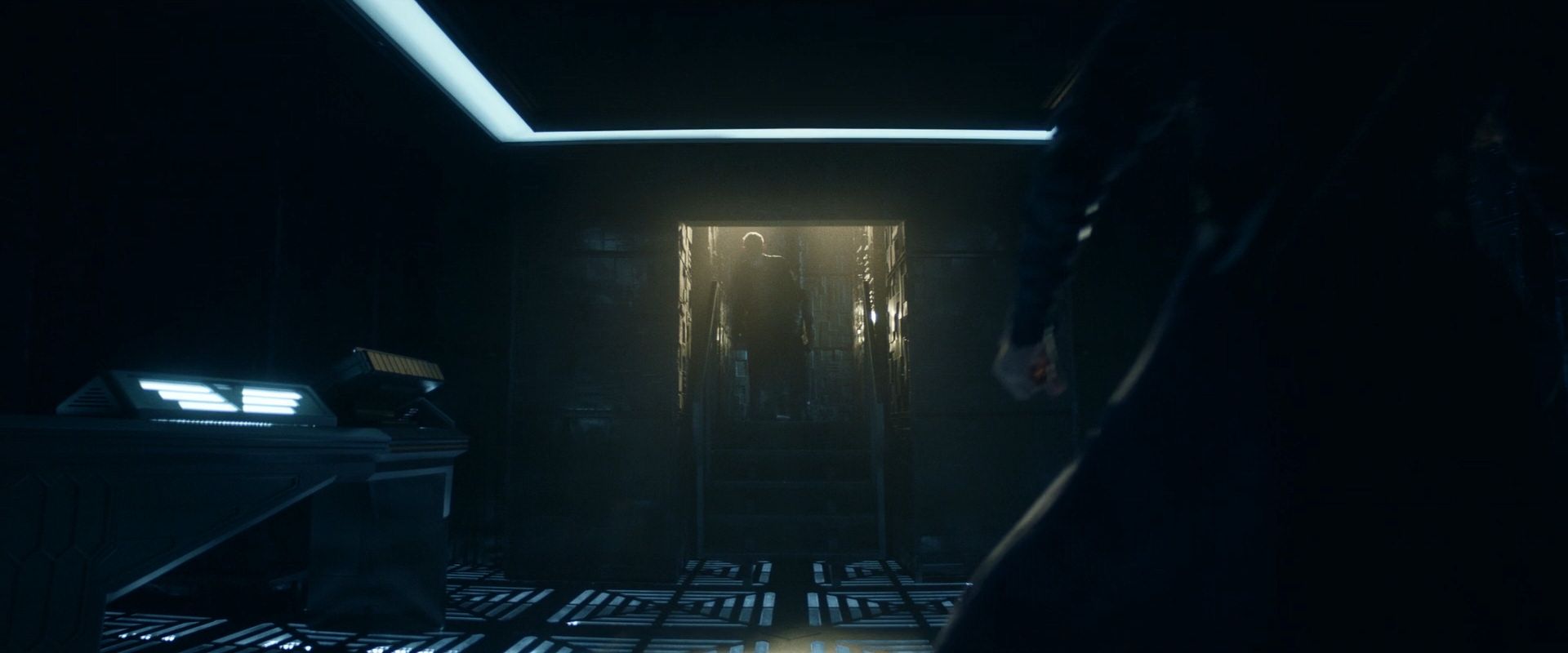 extant_StarTrek_PIC_1x08-BrokenPieces_00807.jpg