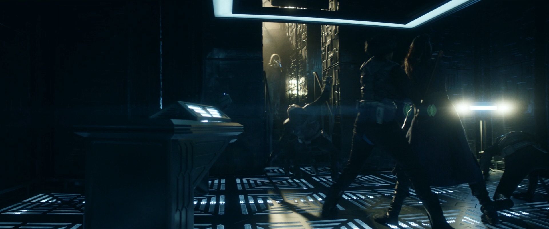 extant_StarTrek_PIC_1x08-BrokenPieces_00860.jpg