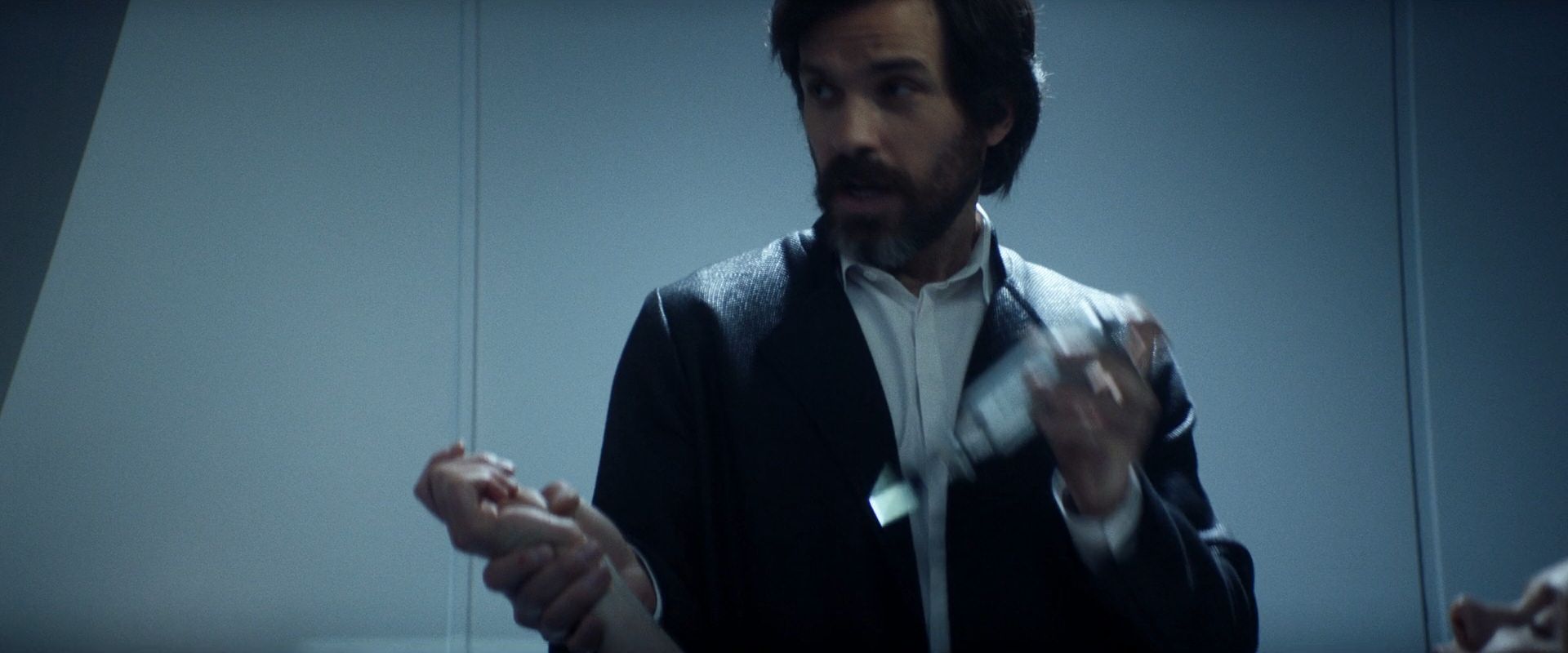 extant_StarTrek_PIC_1x08-BrokenPieces_01339.jpg