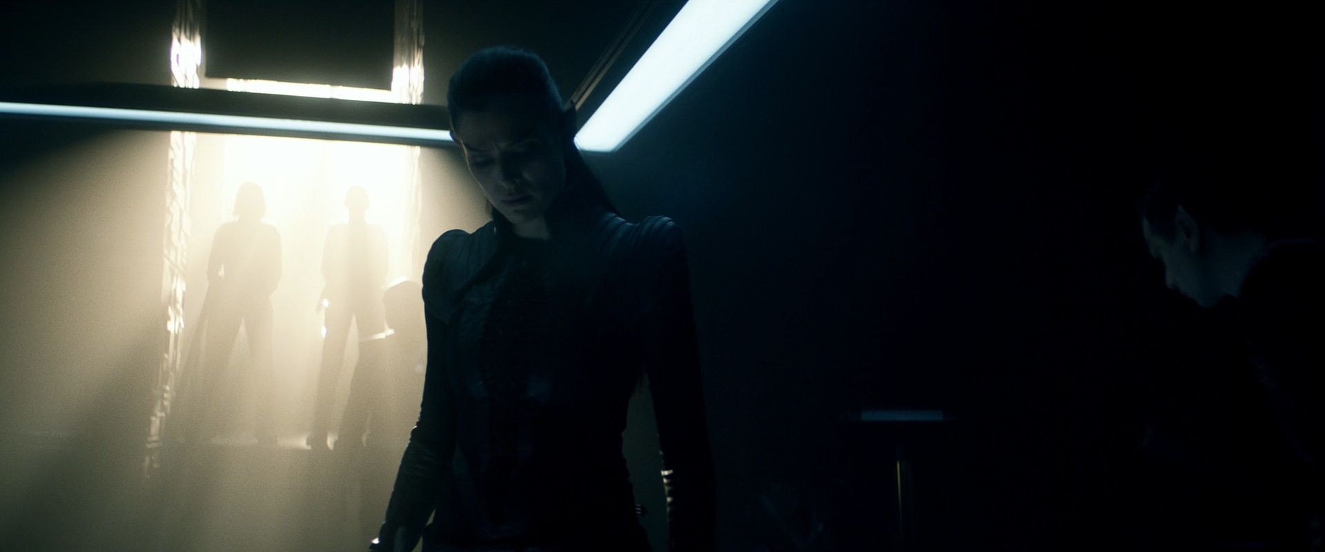 extant_StarTrek_PIC_1x08-BrokenPieces_01864.jpg