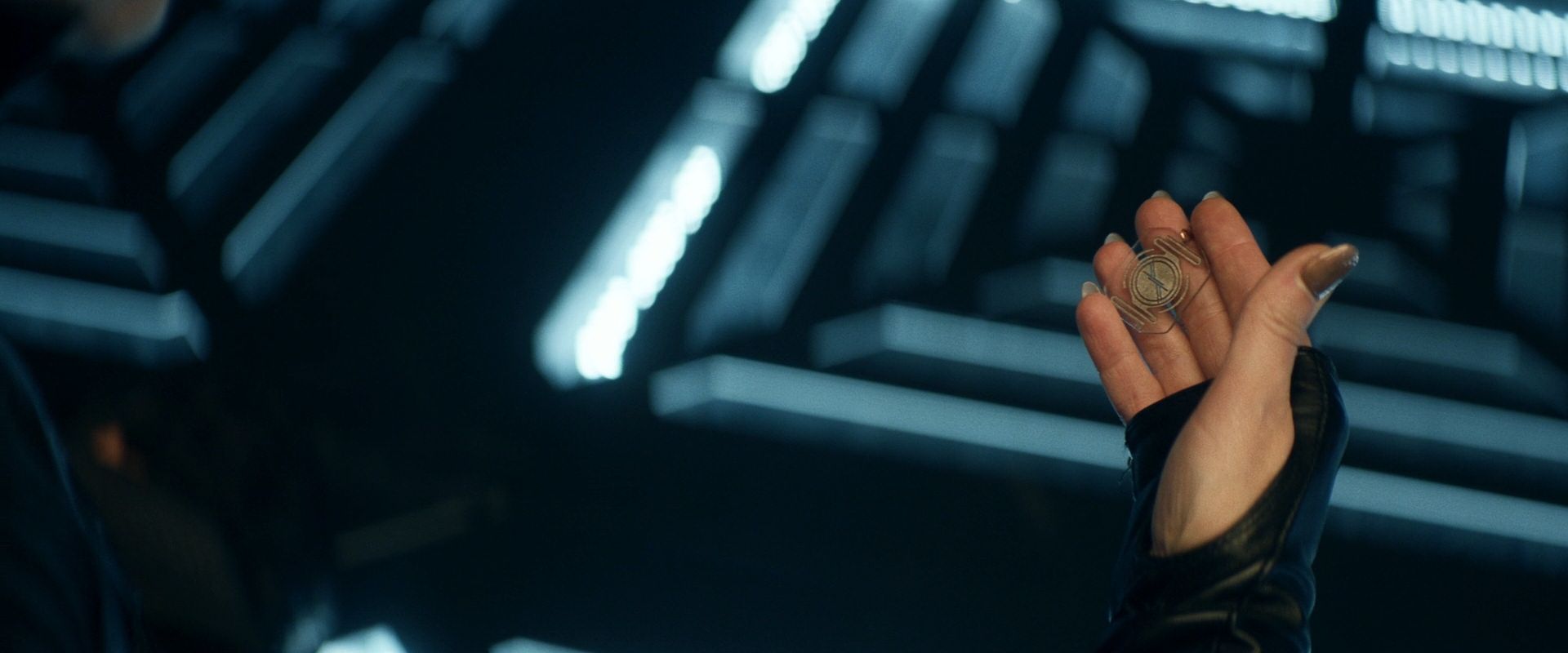 extant_StarTrek_PIC_1x08-BrokenPieces_01874.jpg