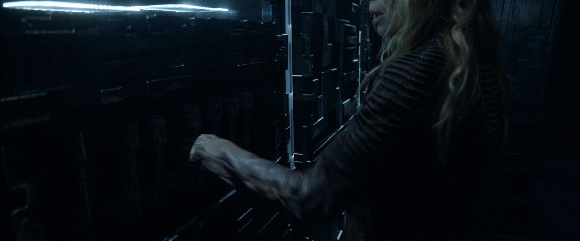 extant_StarTrek_PIC_1x08-BrokenPieces_01912.jpg