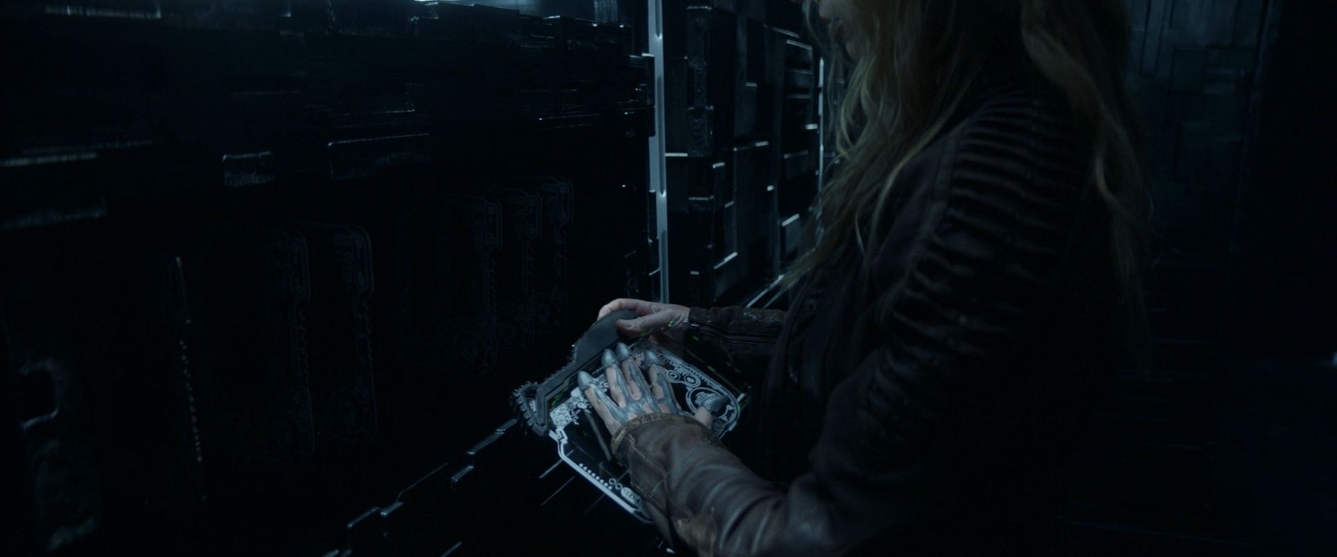 extant_StarTrek_PIC_1x08-BrokenPieces_01915.jpg