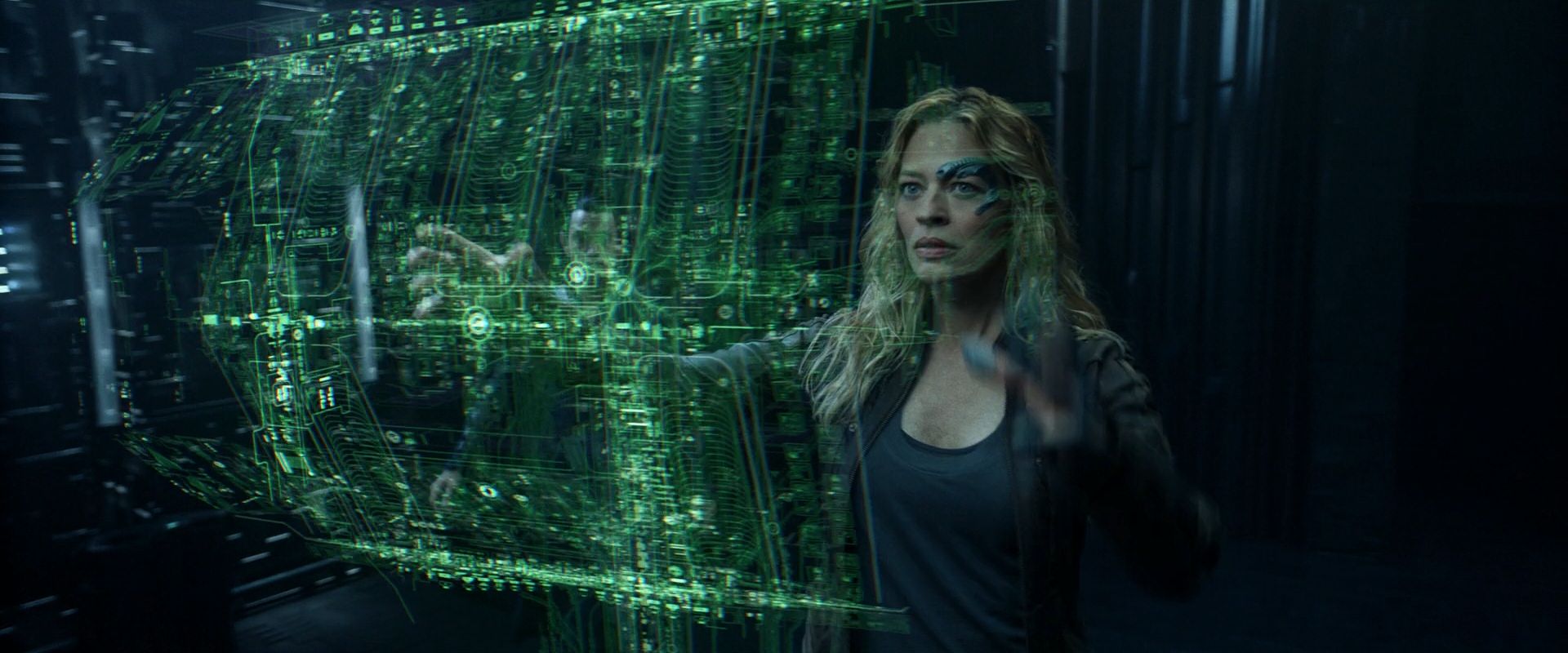 extant_StarTrek_PIC_1x08-BrokenPieces_01931.jpg