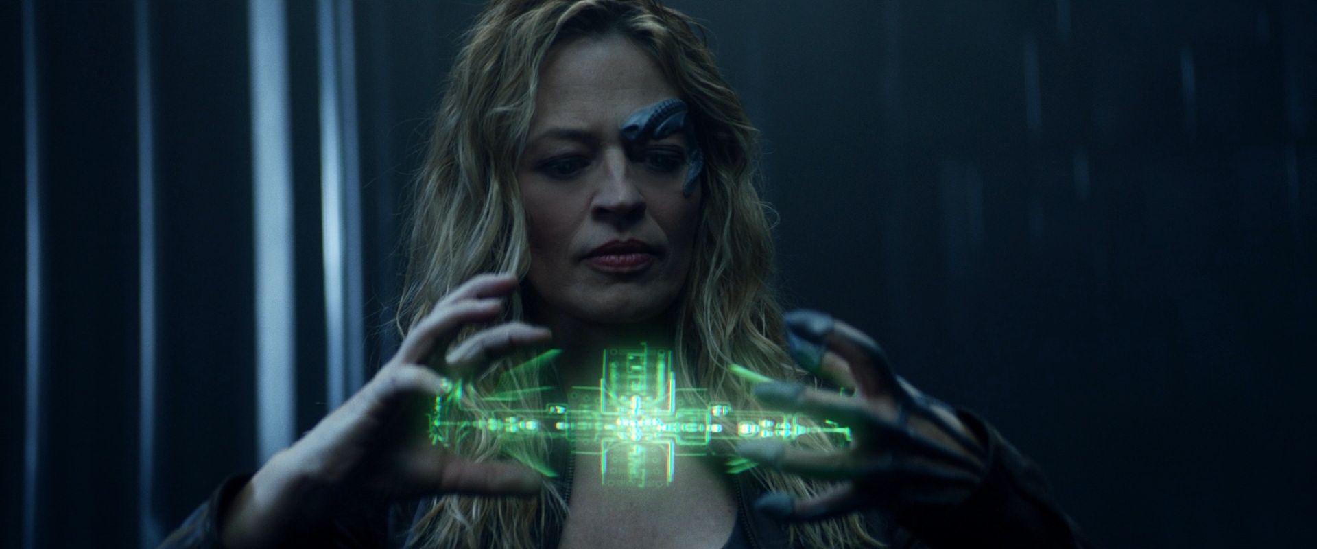 extant_StarTrek_PIC_1x08-BrokenPieces_01948.jpg
