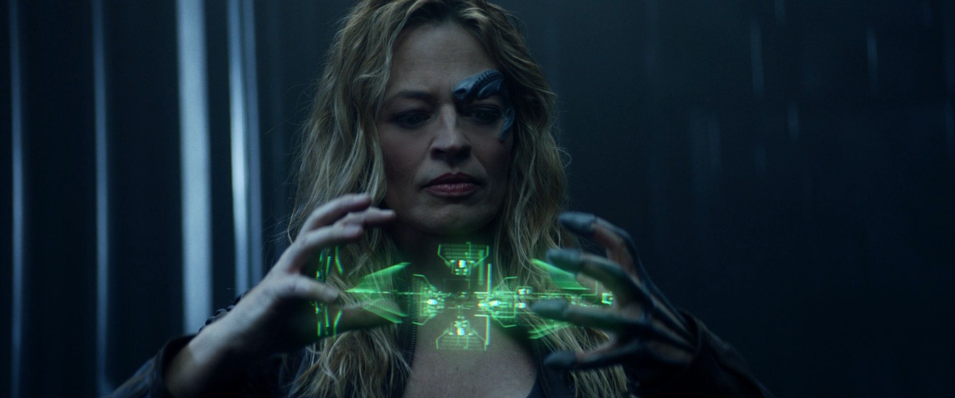 extant_StarTrek_PIC_1x08-BrokenPieces_01950.jpg