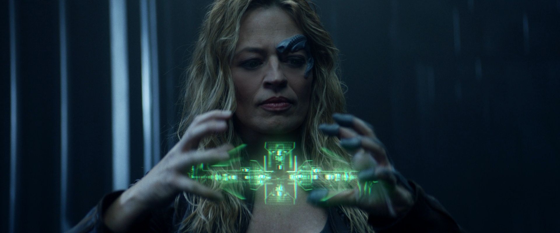 extant_StarTrek_PIC_1x08-BrokenPieces_01952.jpg