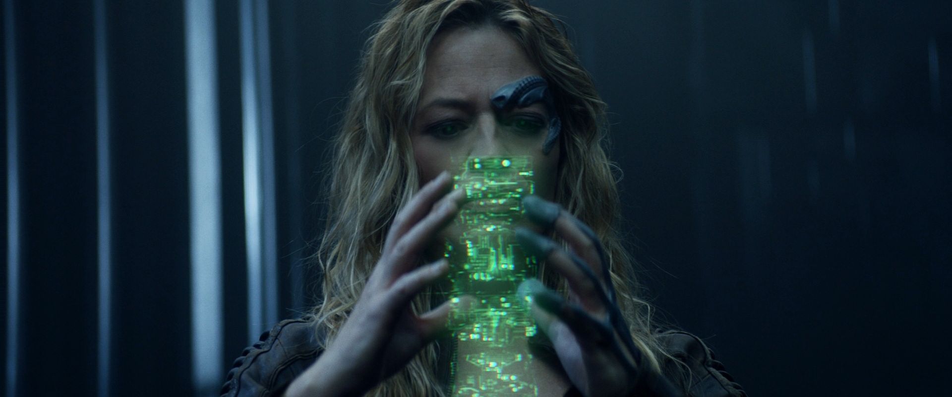 extant_StarTrek_PIC_1x08-BrokenPieces_01958.jpg