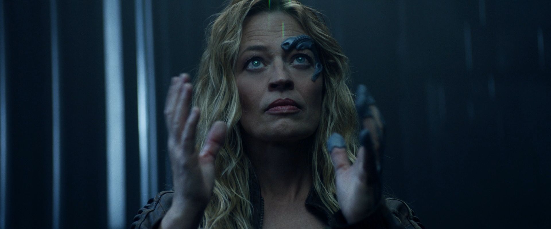 extant_StarTrek_PIC_1x08-BrokenPieces_01959.jpg