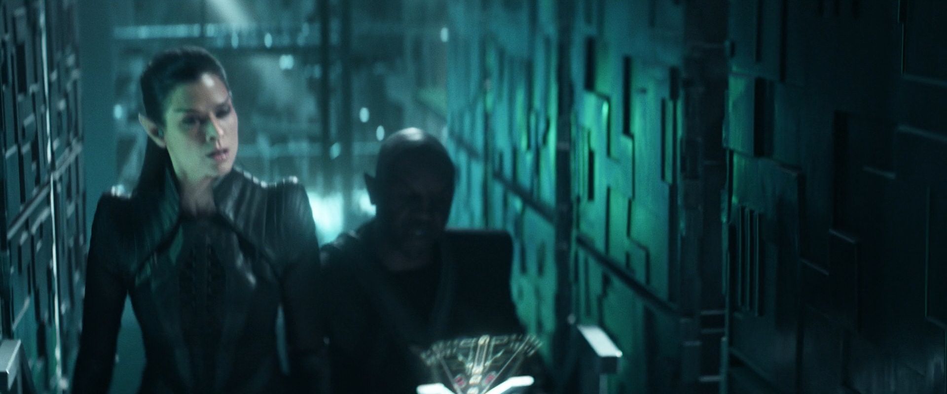 extant_StarTrek_PIC_1x08-BrokenPieces_02001.jpg