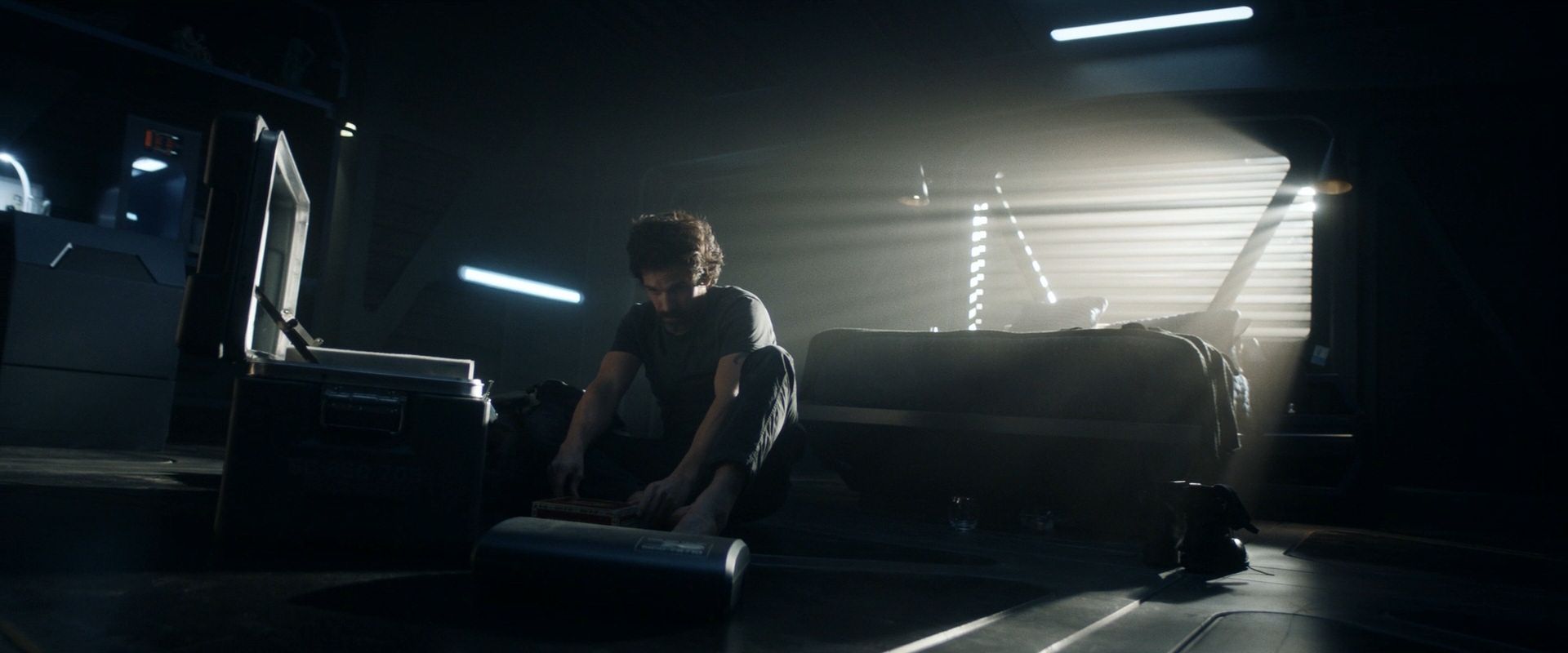 extant_StarTrek_PIC_1x08-BrokenPieces_02930.jpg