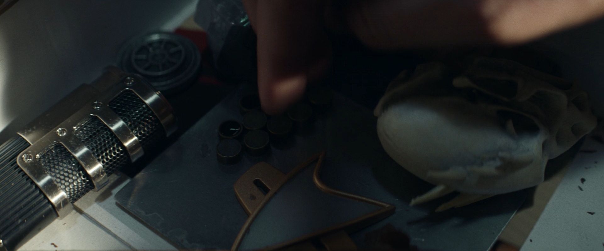 extant_StarTrek_PIC_1x08-BrokenPieces_02974.jpg