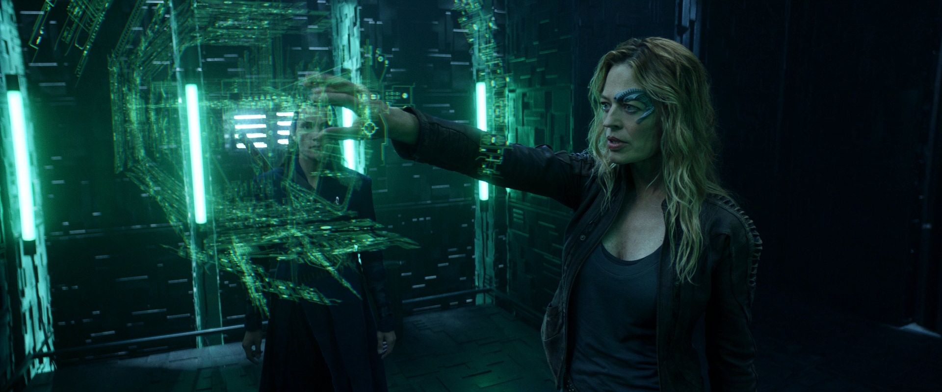 extant_StarTrek_PIC_1x08-BrokenPieces_03072.jpg