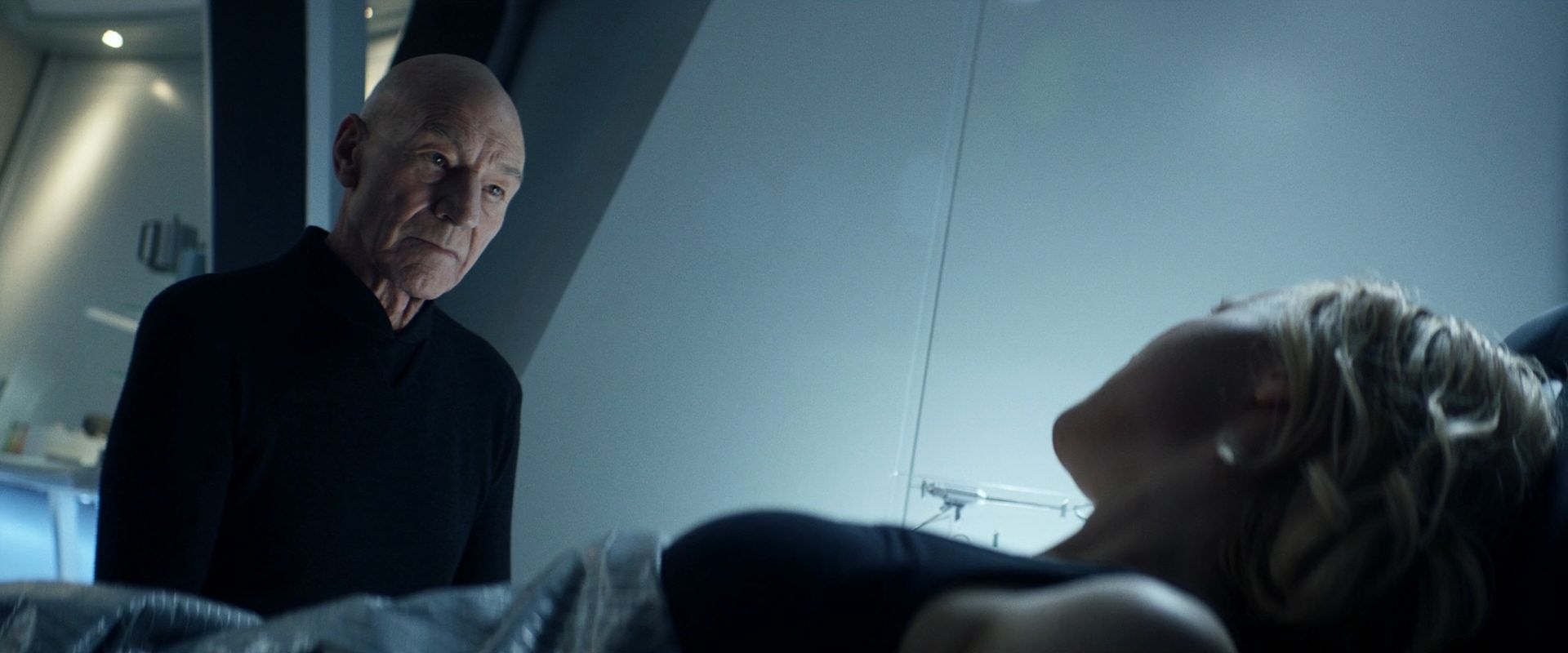 extant_StarTrek_PIC_1x08-BrokenPieces_03646.jpg