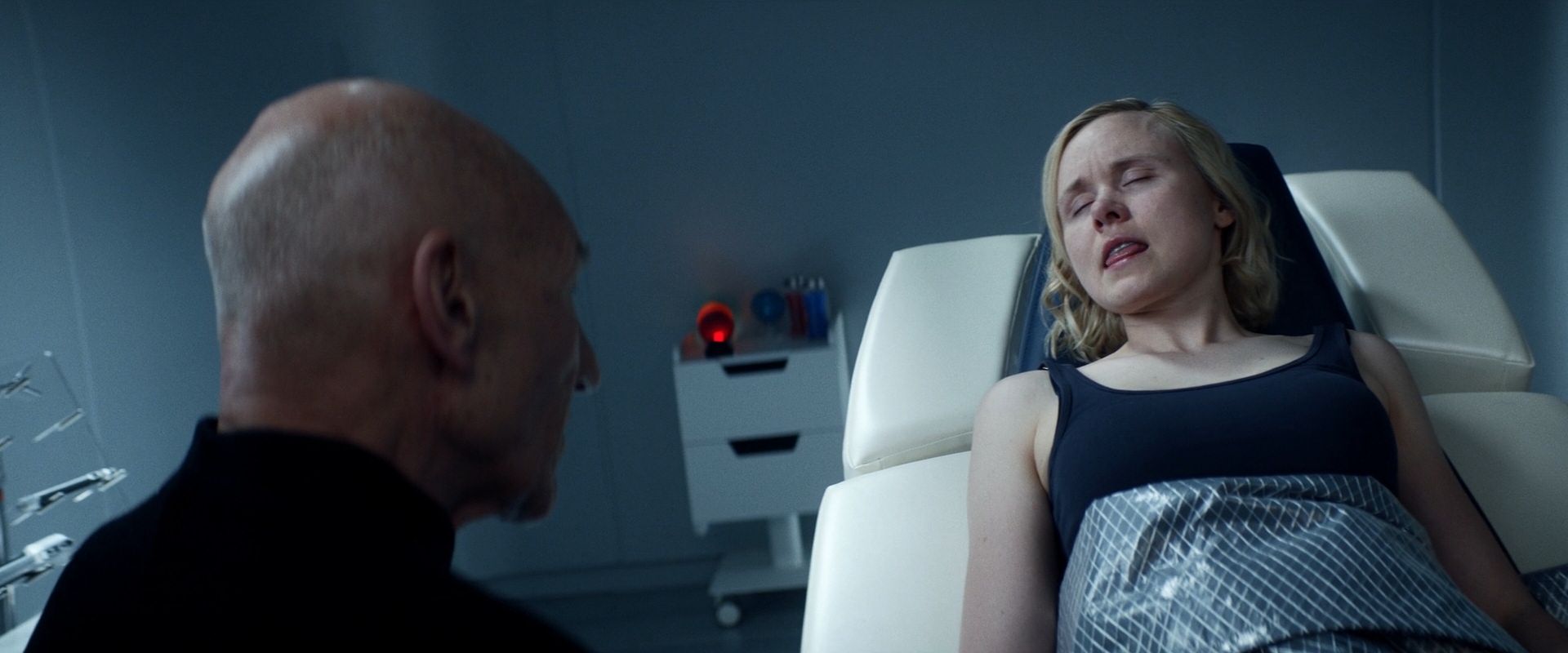 extant_StarTrek_PIC_1x08-BrokenPieces_03703.jpg