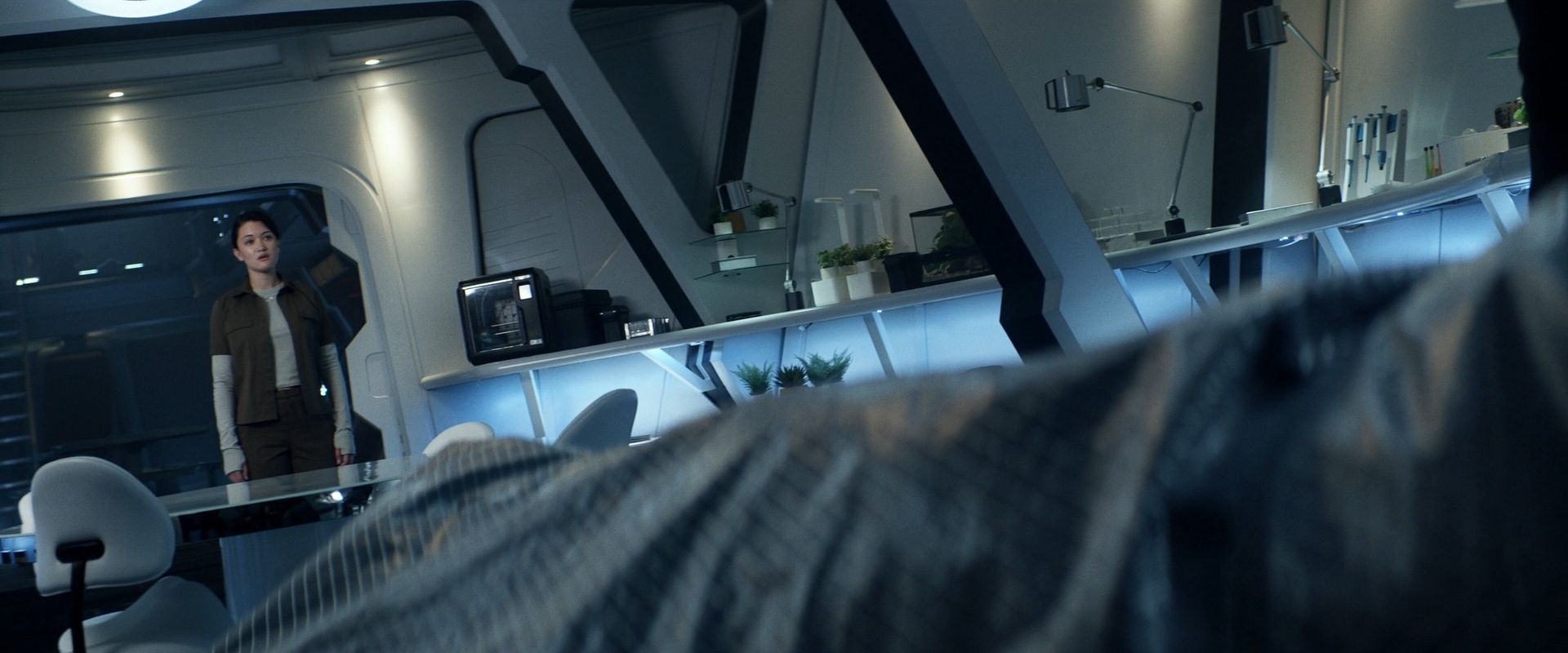 extant_StarTrek_PIC_1x08-BrokenPieces_03768.jpg