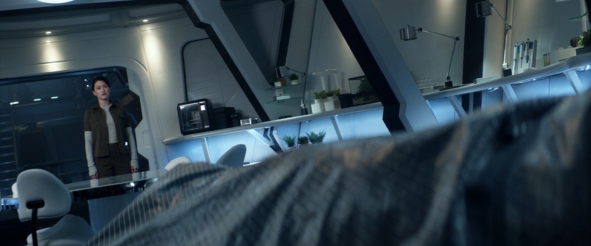 extant_StarTrek_PIC_1x08-BrokenPieces_03769.jpg