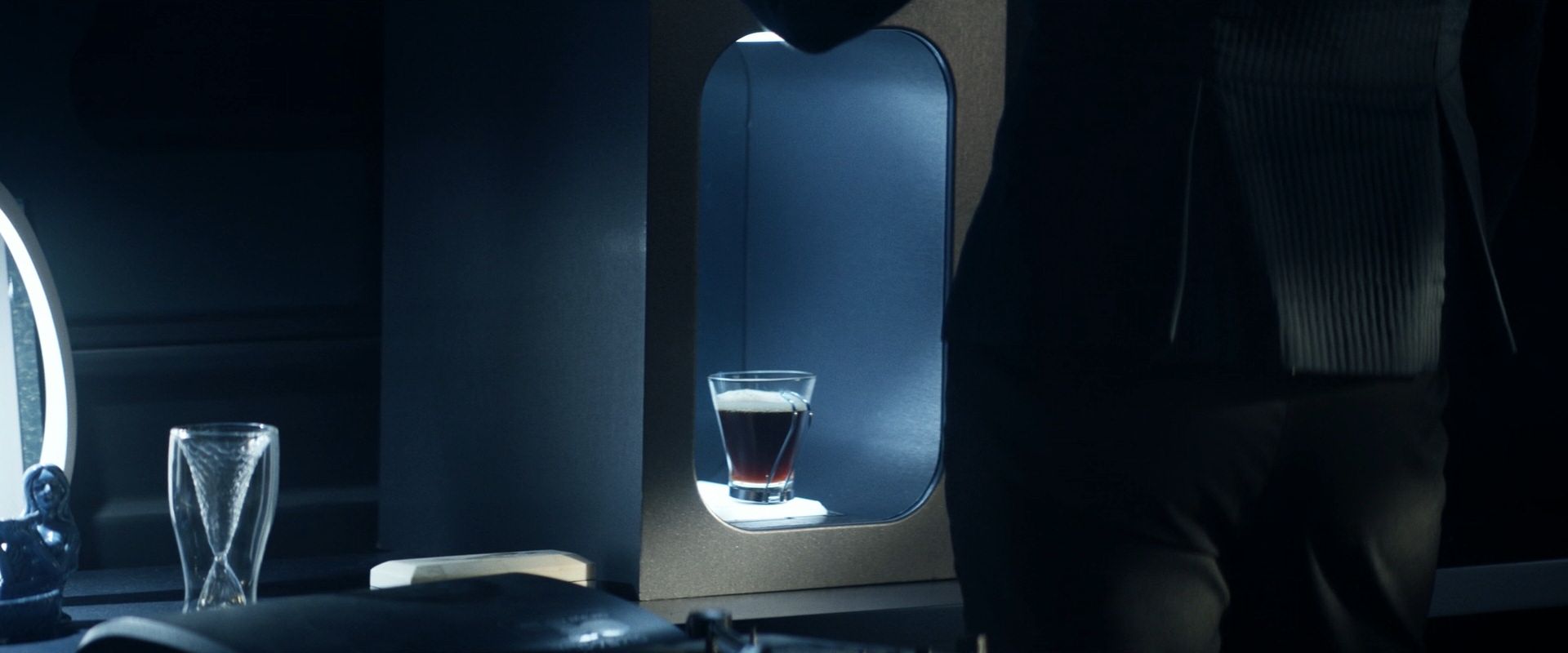 extant_StarTrek_PIC_1x08-BrokenPieces_03826.jpg