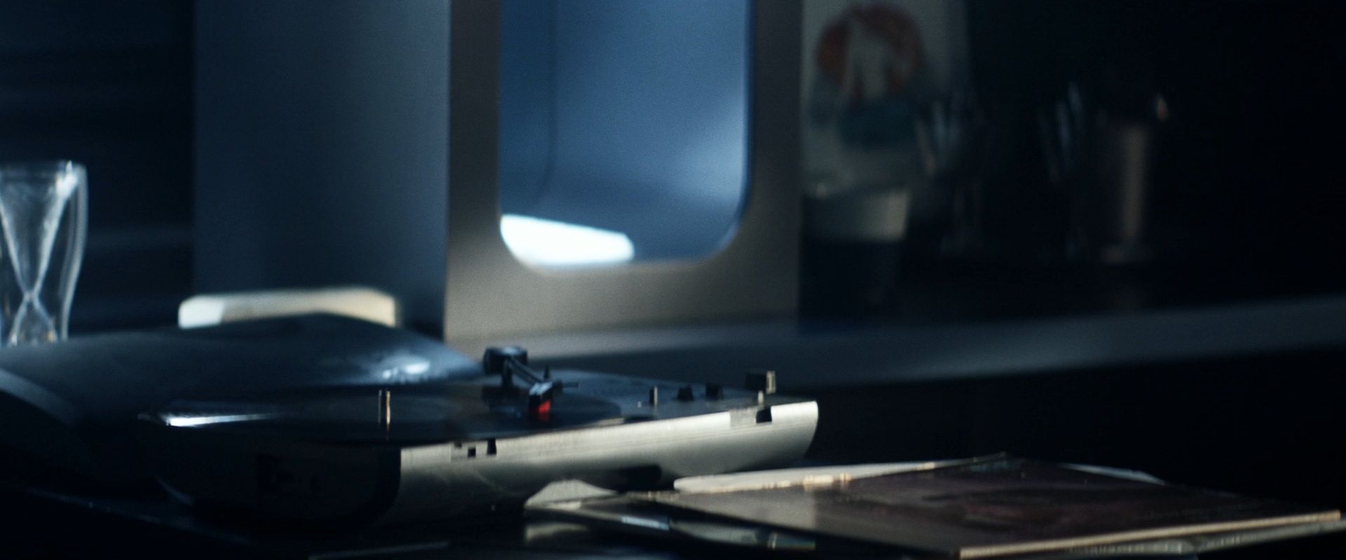 extant_StarTrek_PIC_1x08-BrokenPieces_03844.jpg