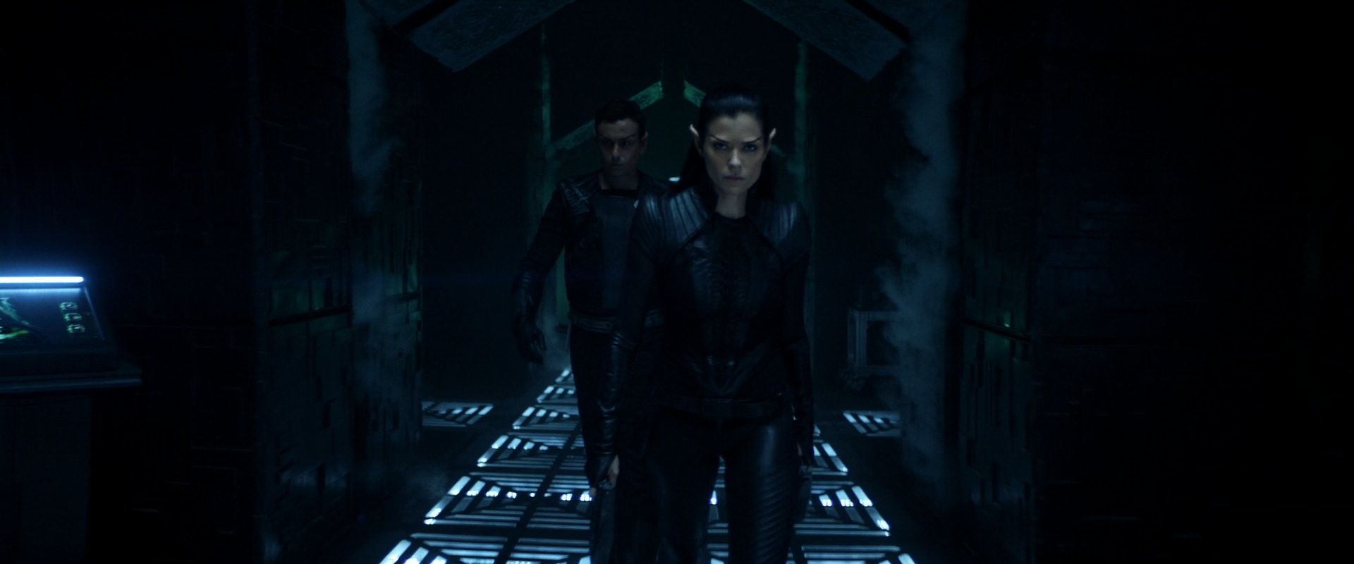 extant_StarTrek_PIC_1x08-BrokenPieces_04422.jpg