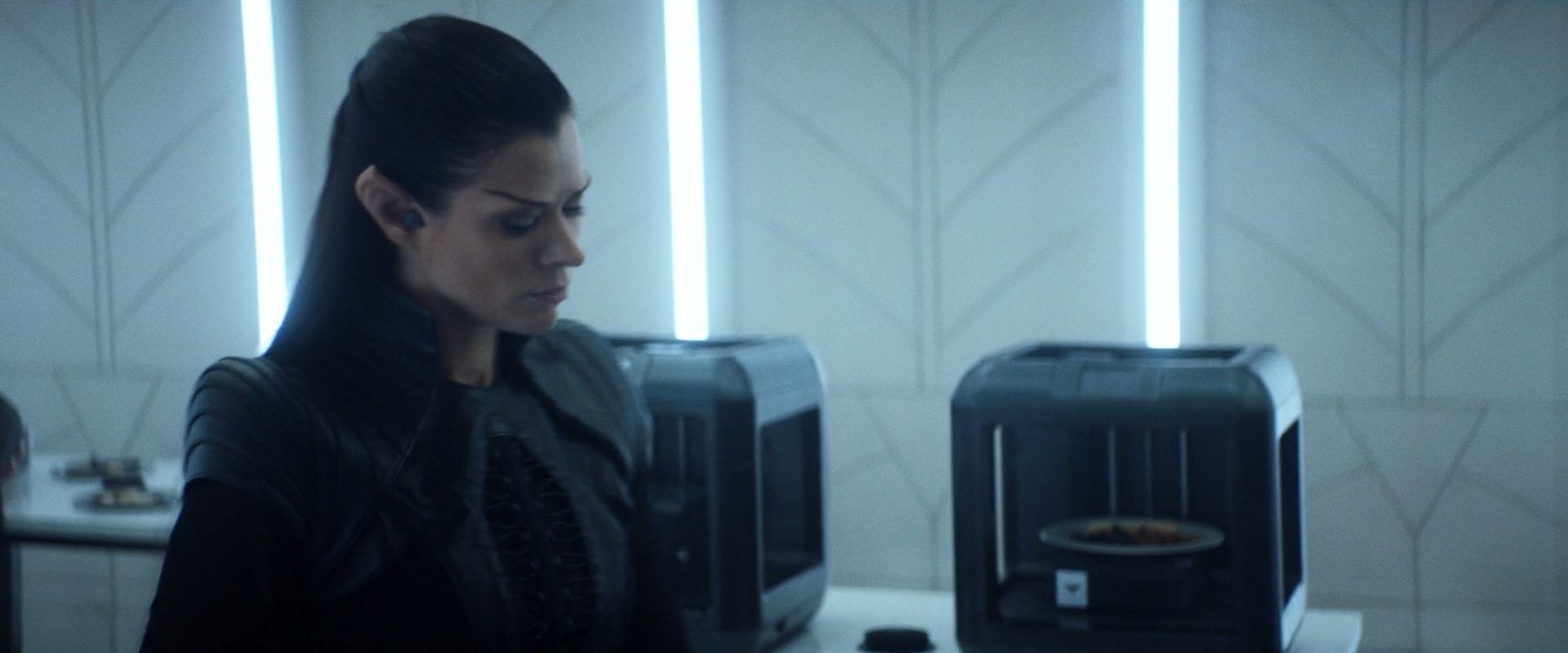 extant_StarTrek_PIC_1x08-BrokenPieces_04448.jpg