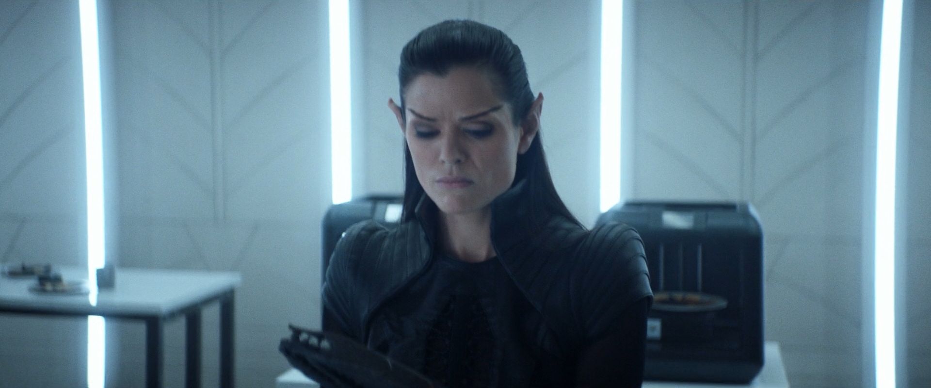 extant_StarTrek_PIC_1x08-BrokenPieces_04450.jpg