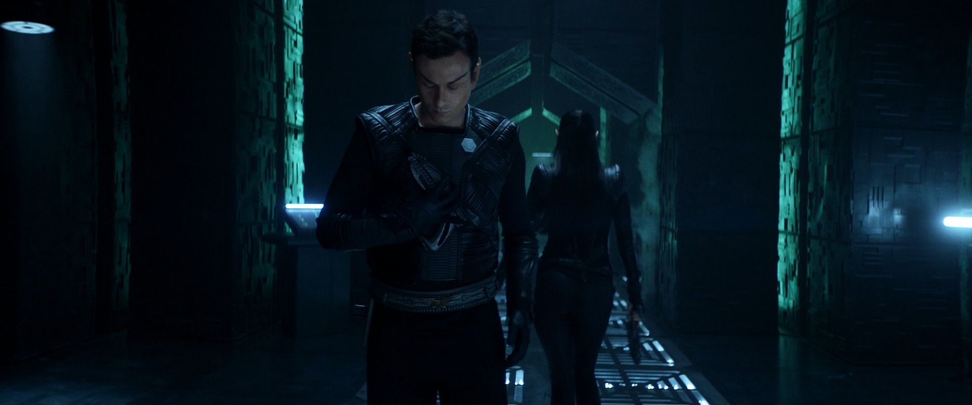 extant_StarTrek_PIC_1x08-BrokenPieces_04459.jpg