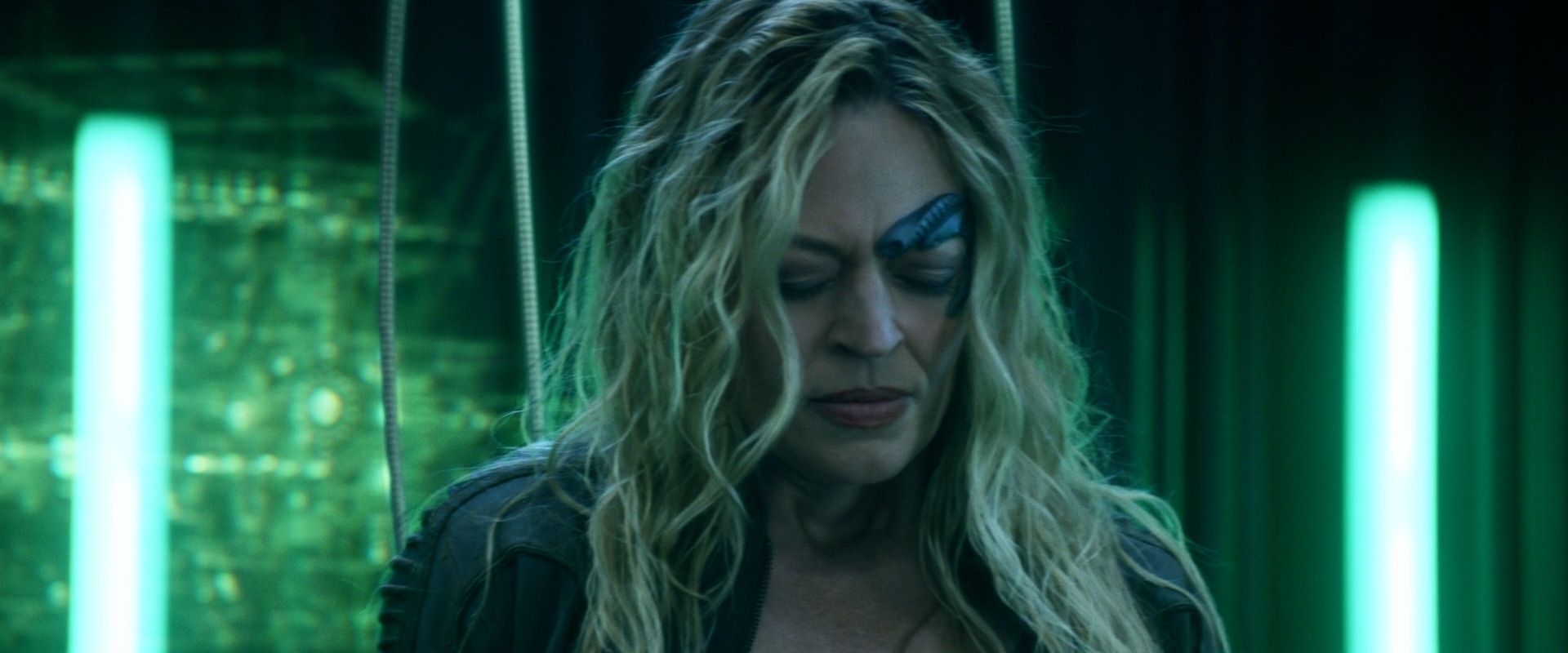 extant_StarTrek_PIC_1x08-BrokenPieces_04545.jpg