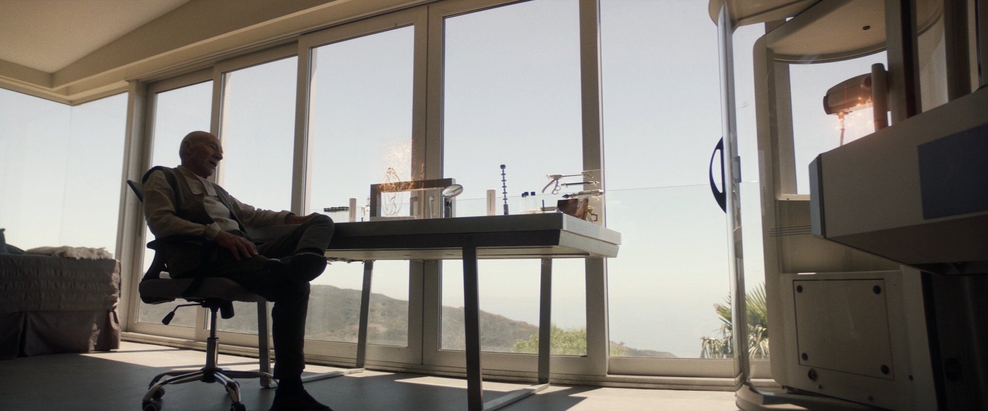 extant_StarTrek_PIC_1x09-EtInArcadiaEgoPart1_03618.jpg