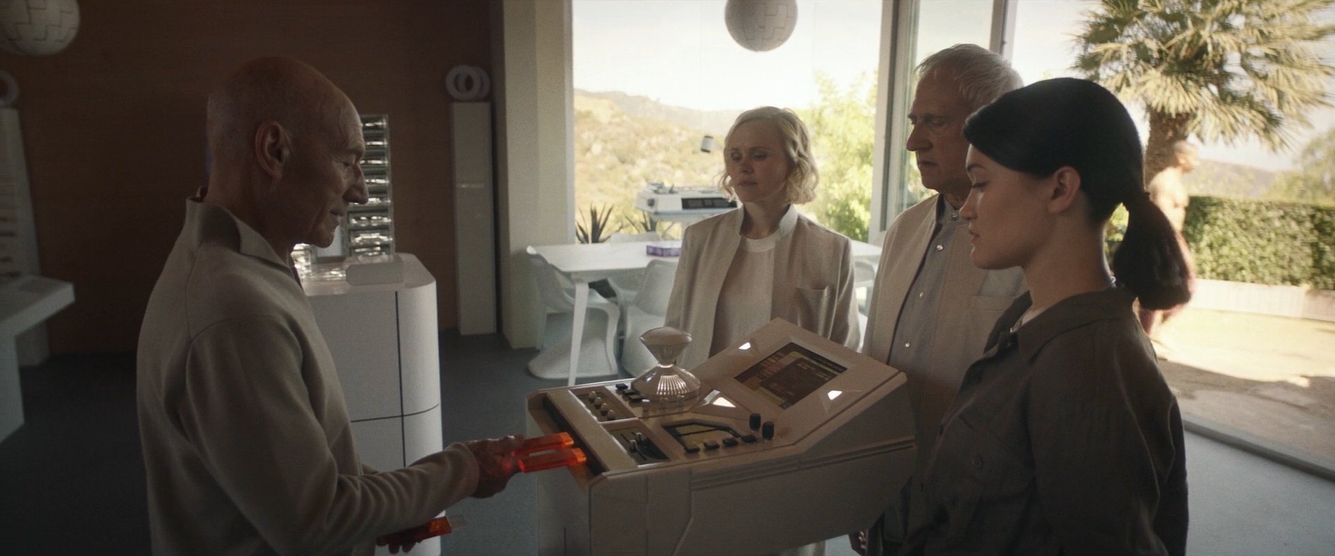 extant_StarTrek_PIC_1x10-EtInArcadiaEgoPart2_5359.jpg